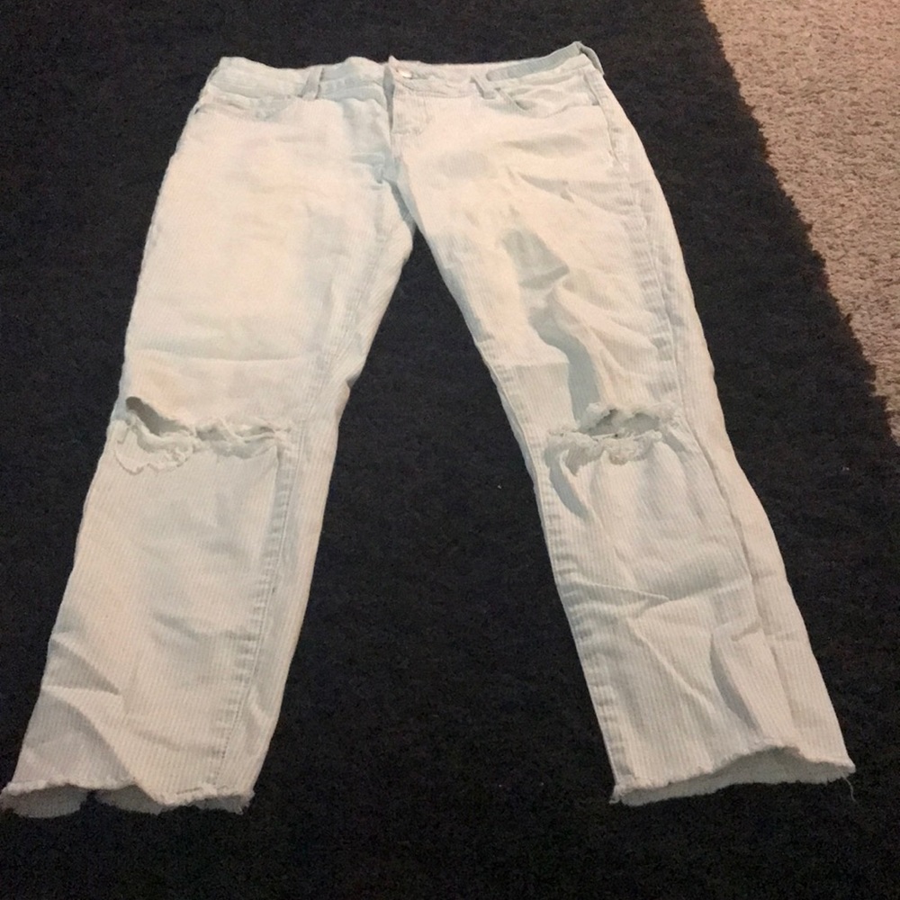 Stripped capris with knee holes